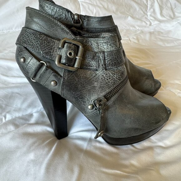 Guess Peep Toe Heeled Bootie, Size 5 1/2 - Picture 6 of 6